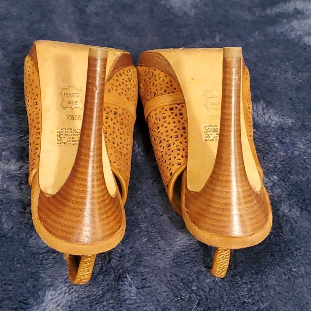 Tory Burch Heels 7.5M  - Picture 8 of 10